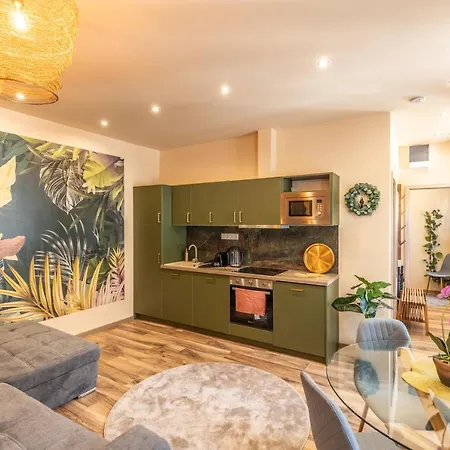 Jungle With 2 Bathrooms