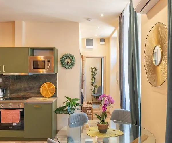 Jungle With 2 Bathrooms *