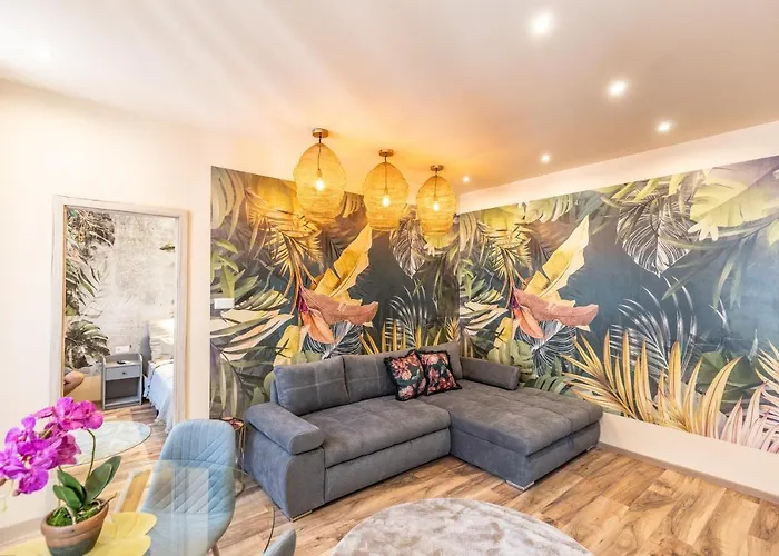 Jungle With 2 Bathrooms