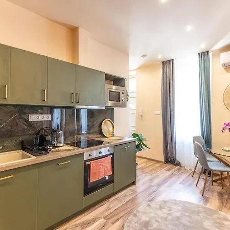 Jungle With 2 Bathrooms Будапешт