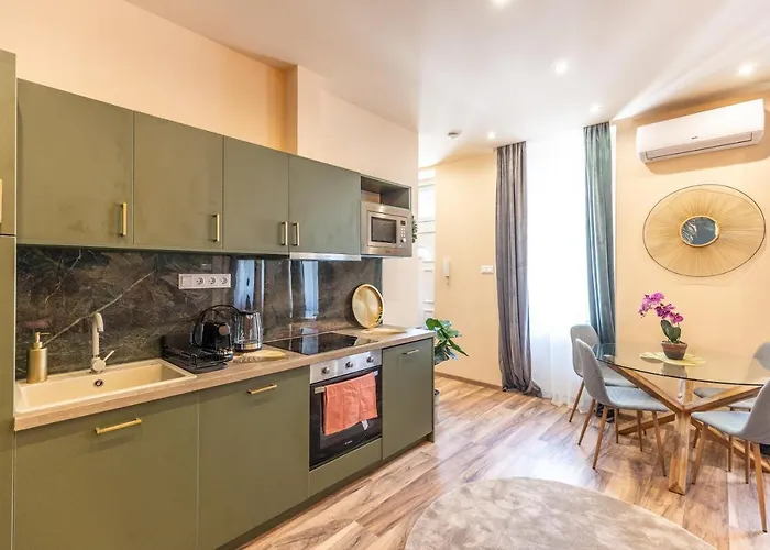 Jungle With 2 Bathrooms Budapest